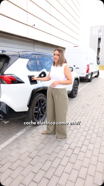 Si te acabas de pasar al coche eléctrico o estás pensando en hacerlo, hay 3 cosas clave que debes saber antes de mover un solo cable (especialmente la segunda 🤫).
1️⃣ ¿Vives en comunidad? ¡Buenas noticias! NO necesitas la autorización de tus vecinos. Solo tienes que comunicarlo por escrito. ¡Así de fácil!2️⃣ Más potencia no siempre es mejor. Todo depende de tu coche, tus horarios y tu casa.
3️⃣ La seguridad es lo primero. Cuenta siempre con un instalador autorizado para evitar sustos y cumplir la normativa.
 ¿Lo mejor de todo? De la tarifa de la luz y de la instalación me puedo ocupar yo misma

#asesoriaenergetica #cargadoreléctrico #cycenergia #cocheeléctrico #facturadeluz